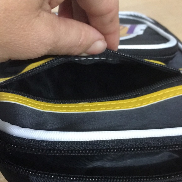 Los Angeles Lakers Crossbody bag - Picture 4 of 5
